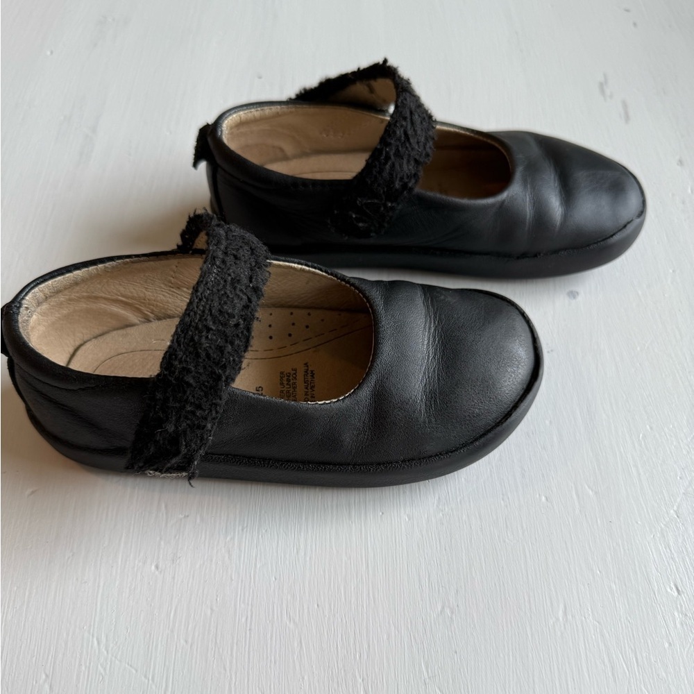 Old Soles Toddler Girlโ Black Maryjane Flats - Picture 3 of 9